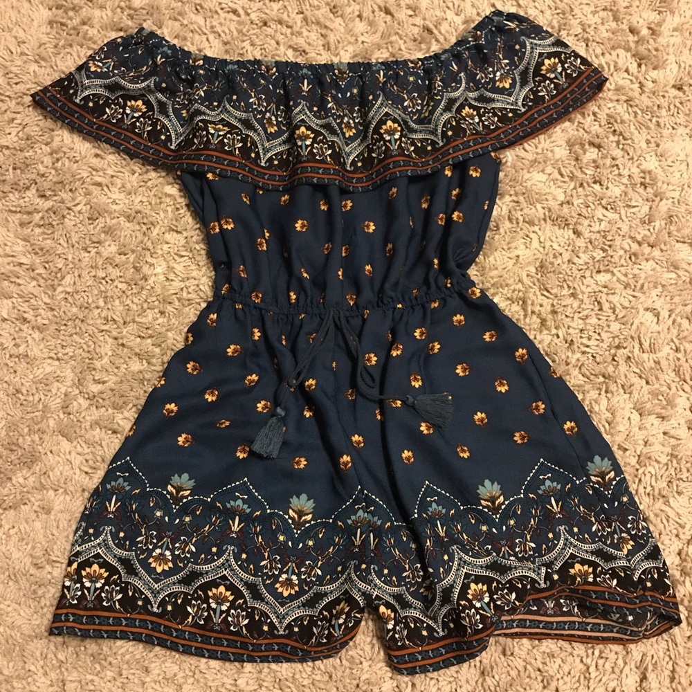 Xhilaration Off-Shoulder Romper Size L